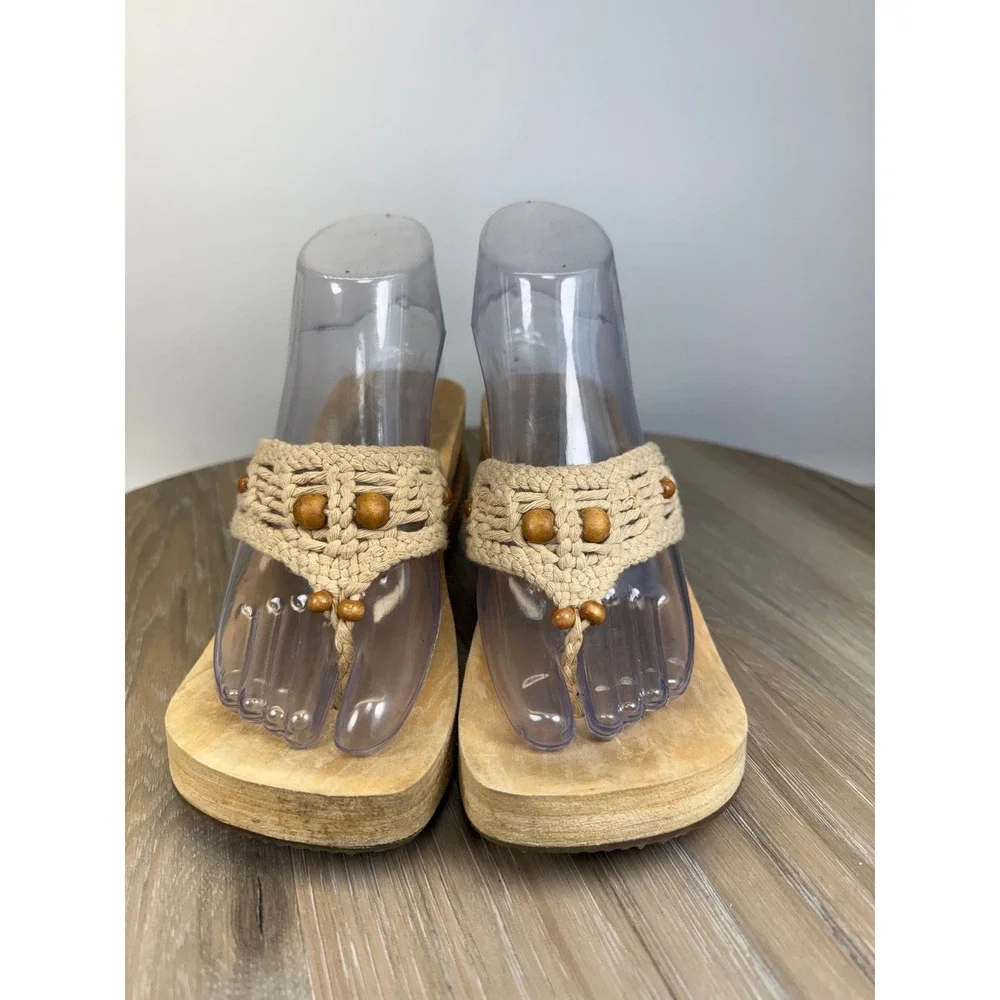 Skechers 7 Thong Sandals Faux Wood Platform Wedge Beige Crochet Beaded Boho